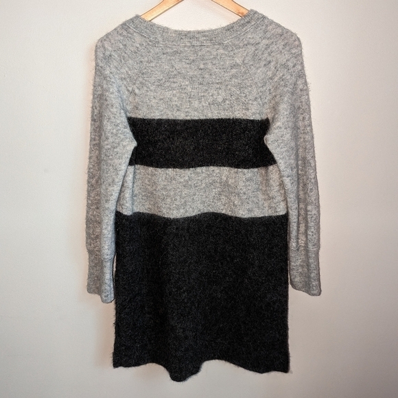 10 FEET Grey & Black Color Block Alpaca Knit Long Sweater Size Large - Picture 11 of 11